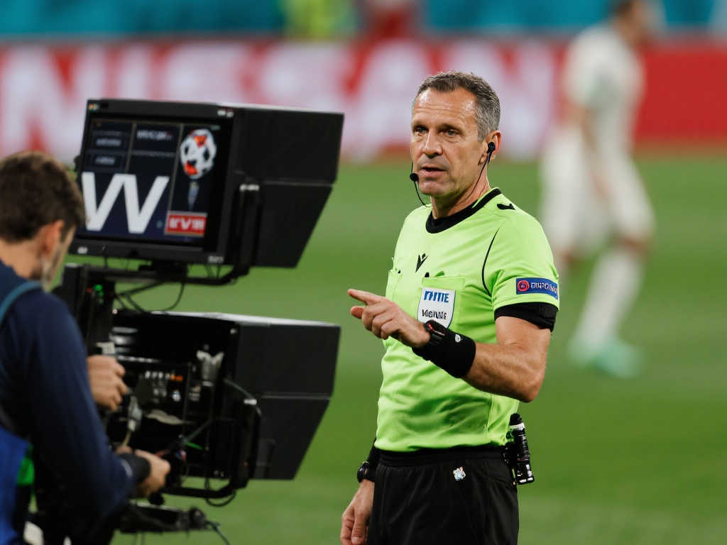 马卡质疑马齐尼亚克执法,欧足联:一切合规 马卡质疑马齐尼亚克执法,欧足联:一切合规